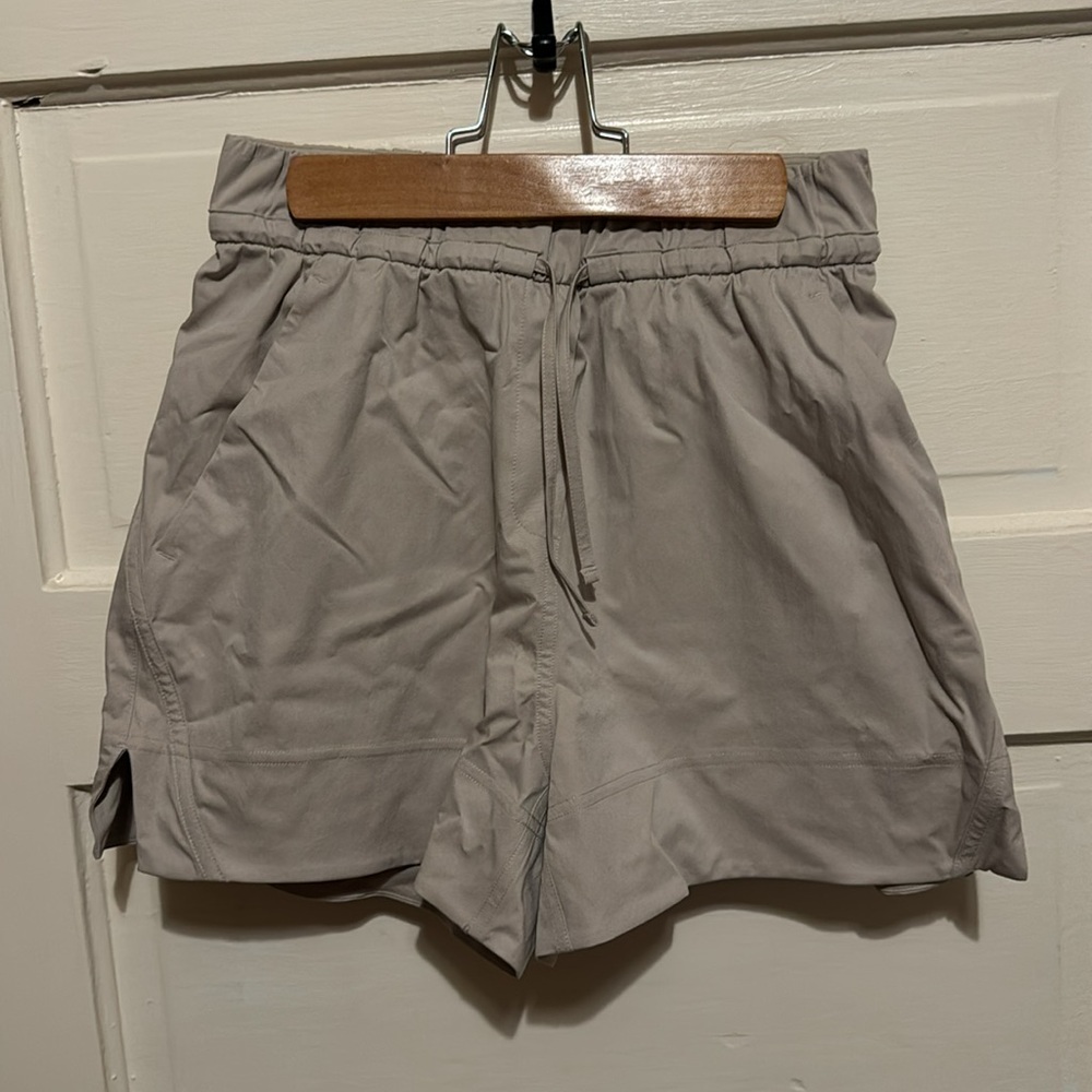 Cinchable Waist High-Rise Woven Short 3.5"
